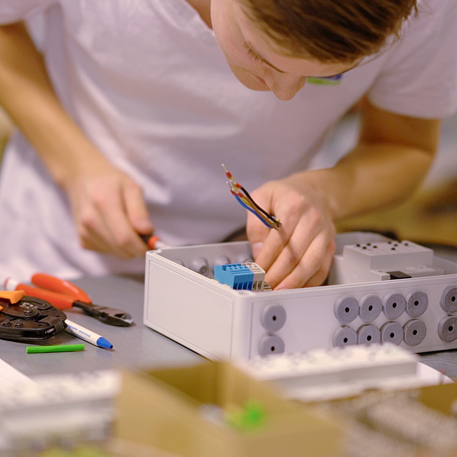 Lærling i elektroarbeid